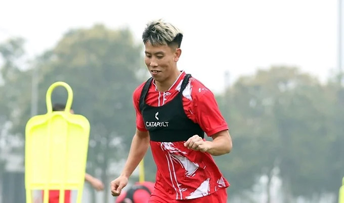 Đức Thông thi đấu ở giải bán chuyên