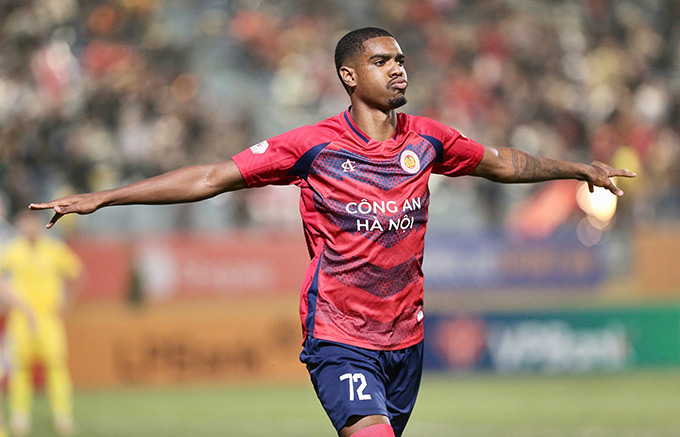 Alan giúp CAHN liên tục vượt lên - Ảnh: MInh Tuấn