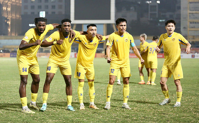 Quảng Nam gỡ hoà và có thời điểm vượt lên dẫn trước - Ảnh: Minh Tuấn