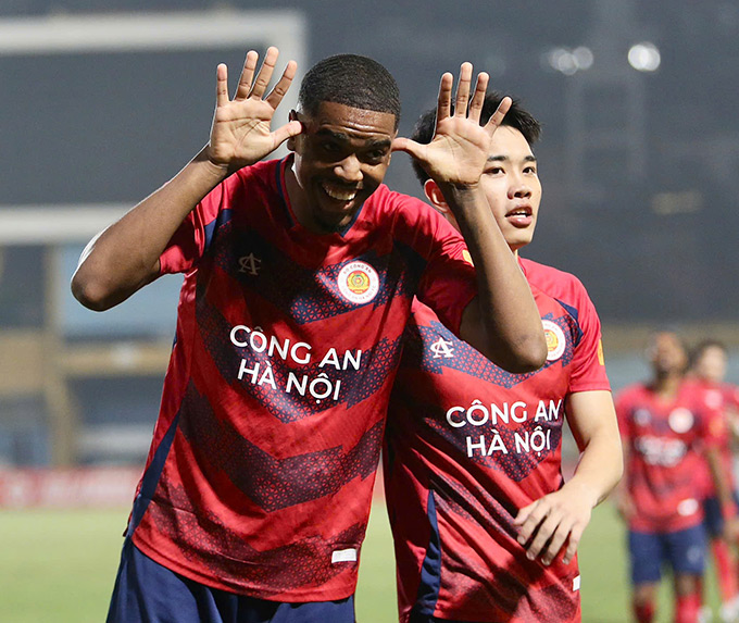 Alan giúp CAHN thoát thua - Ảnh: Minh Tuấn