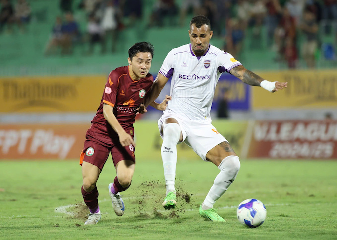 Hai đội đã giằng co nhau gần suốt trận đấu, cho đến những phút cuối... Ảnh: CTV