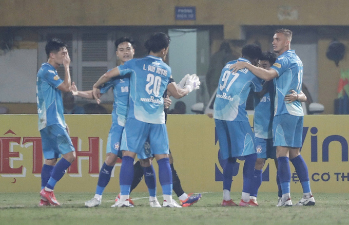 Niềm vui của cầu thủ Đà Nẵng khi có bàn vượt lên dẫn trước. Ảnh: Minh Tuấn