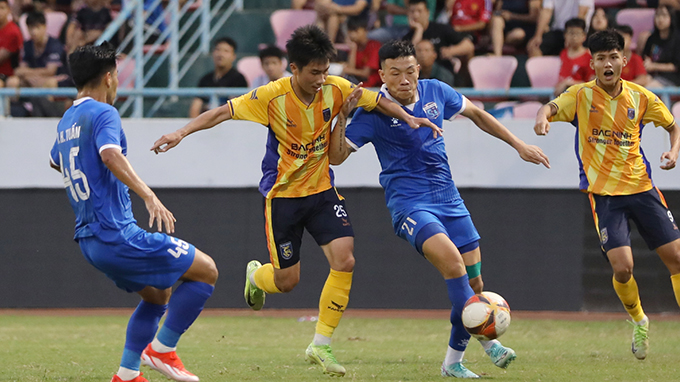 Bắc Ninh (áo vàng) bại trận trước Quảng Ninh - Ảnh: Bắc Ninh FC