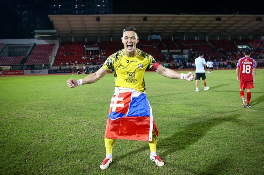 Chính thức trụ hạng, CLB TP HCM muốn giữ chân sao Việt kiều-650701