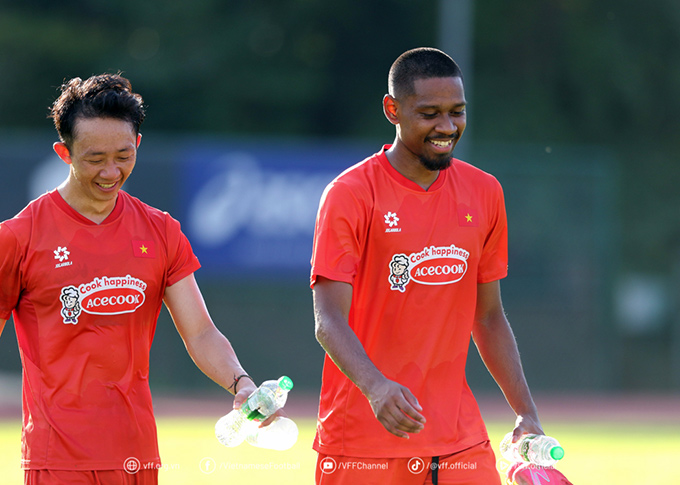 HLV Kim Sang Sik có thể sắp xếp Quang Vinh đá cạnh Văn Vĩ và Ngọc Quang nơi cánh trái của ĐT Việt Nam - Ảnh: VFF